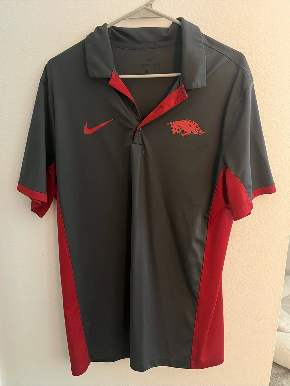 Nike Men’s Charcoal Gray & Red Arkansas Razorbacks Dri-FIT Polo